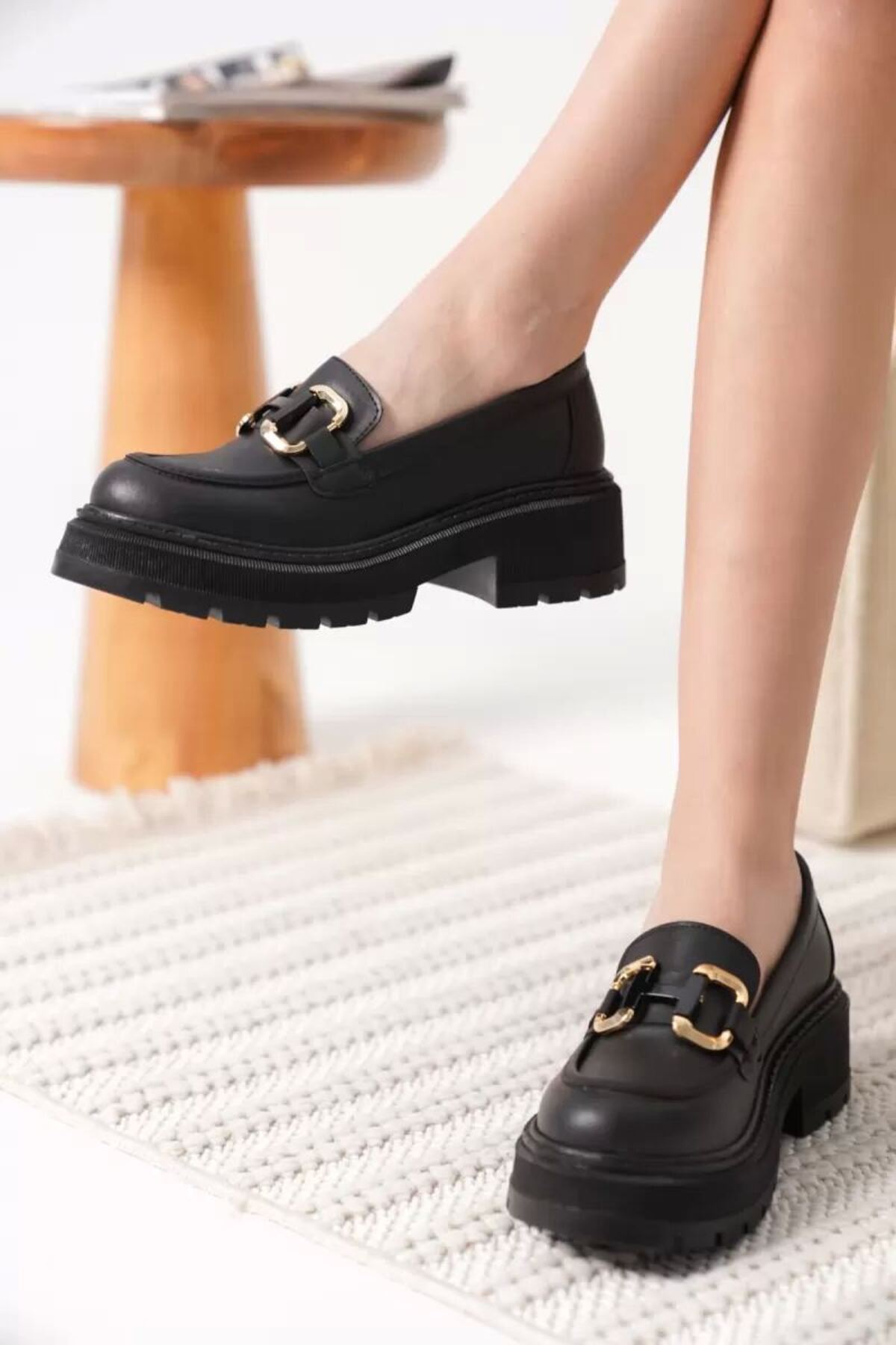 Kadın Siyah Cilt topuklu Loafer Bağcıksız
