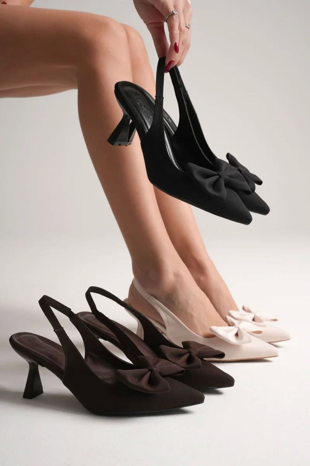 Bej Fiyonklu Kitten Topuklu Slingback Kadın Ayakkabı Sivri