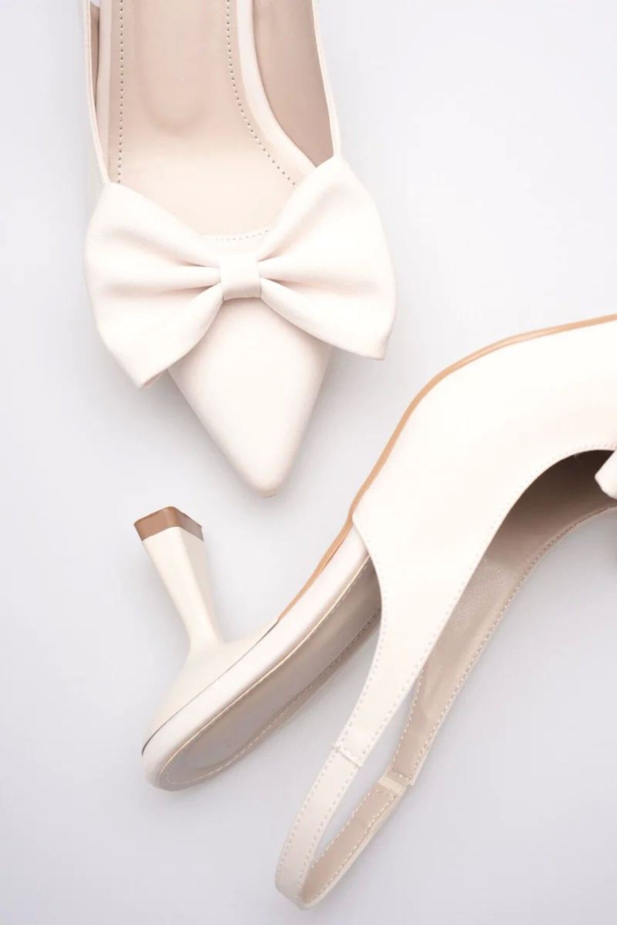 Bej Fiyonklu Kitten Topuklu Slingback Kadın Ayakkabı Sivri