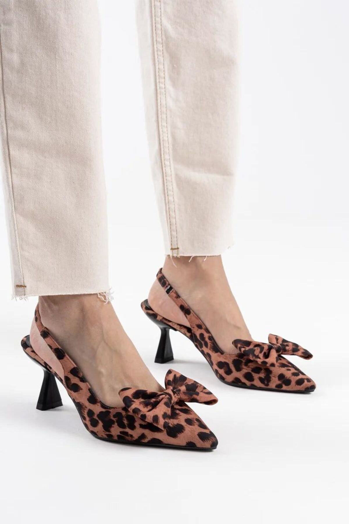 Leopar Fiyonklu Kitten Topuklu Slingback Kadın Ayakkabı