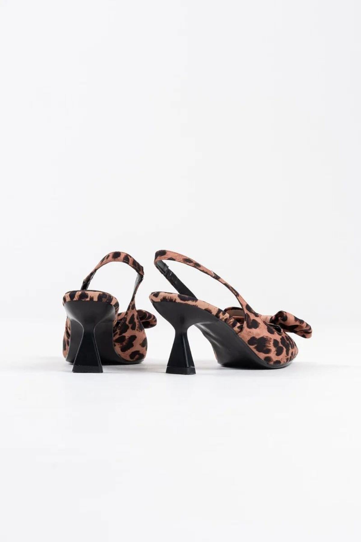 Leopar Fiyonklu Kitten Topuklu Slingback Kadın Ayakkabı