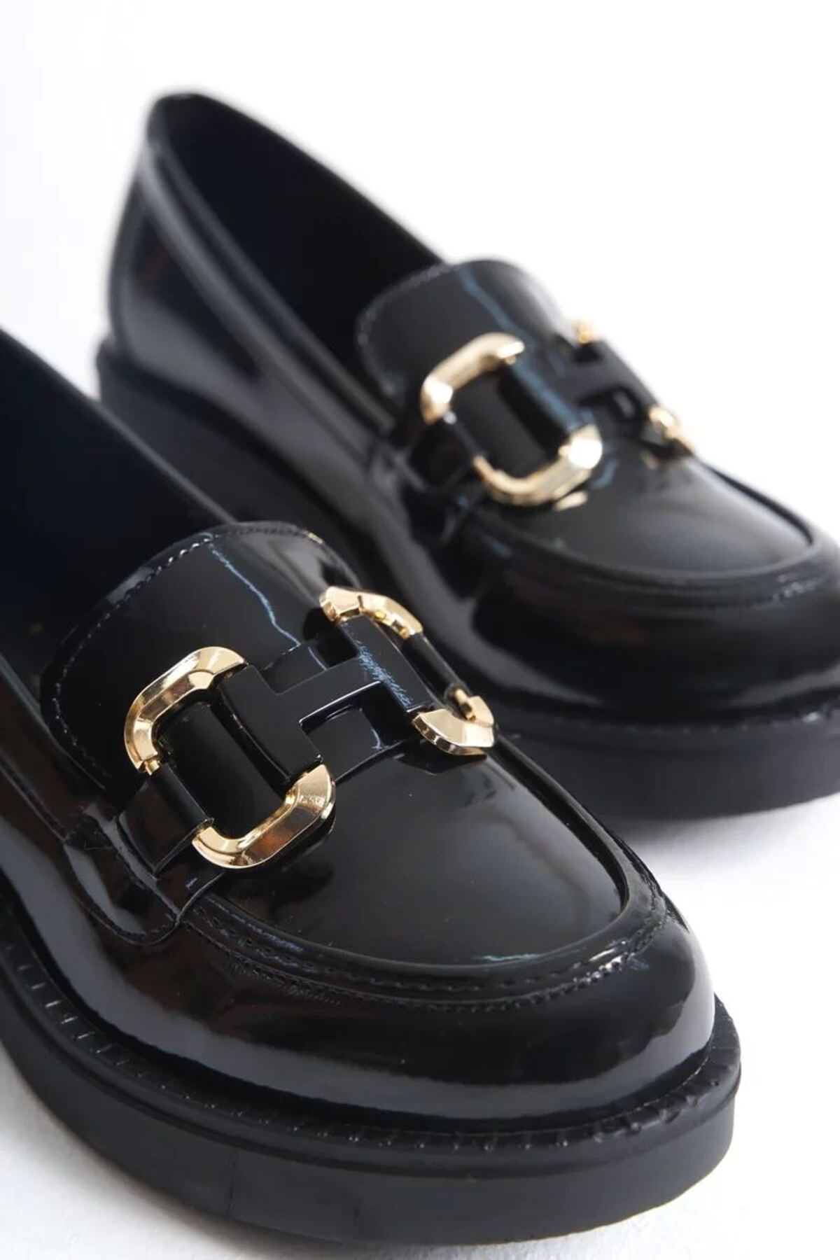 Rugan Siyah Gold Tokalı Kadın Loafer Bantlı