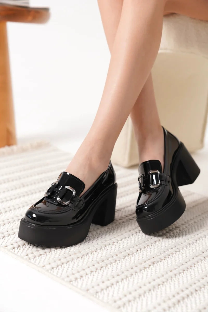 Siyah Rugan Gümüş Tokalı Kadın Loafer