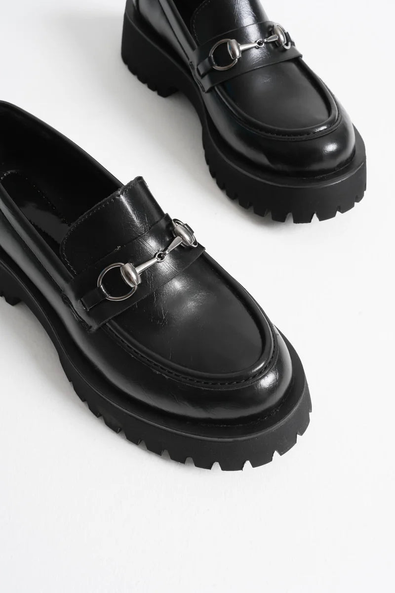 Toka Detaylı Siyah Günlük Loafer Ayakkabı Düz topuklu