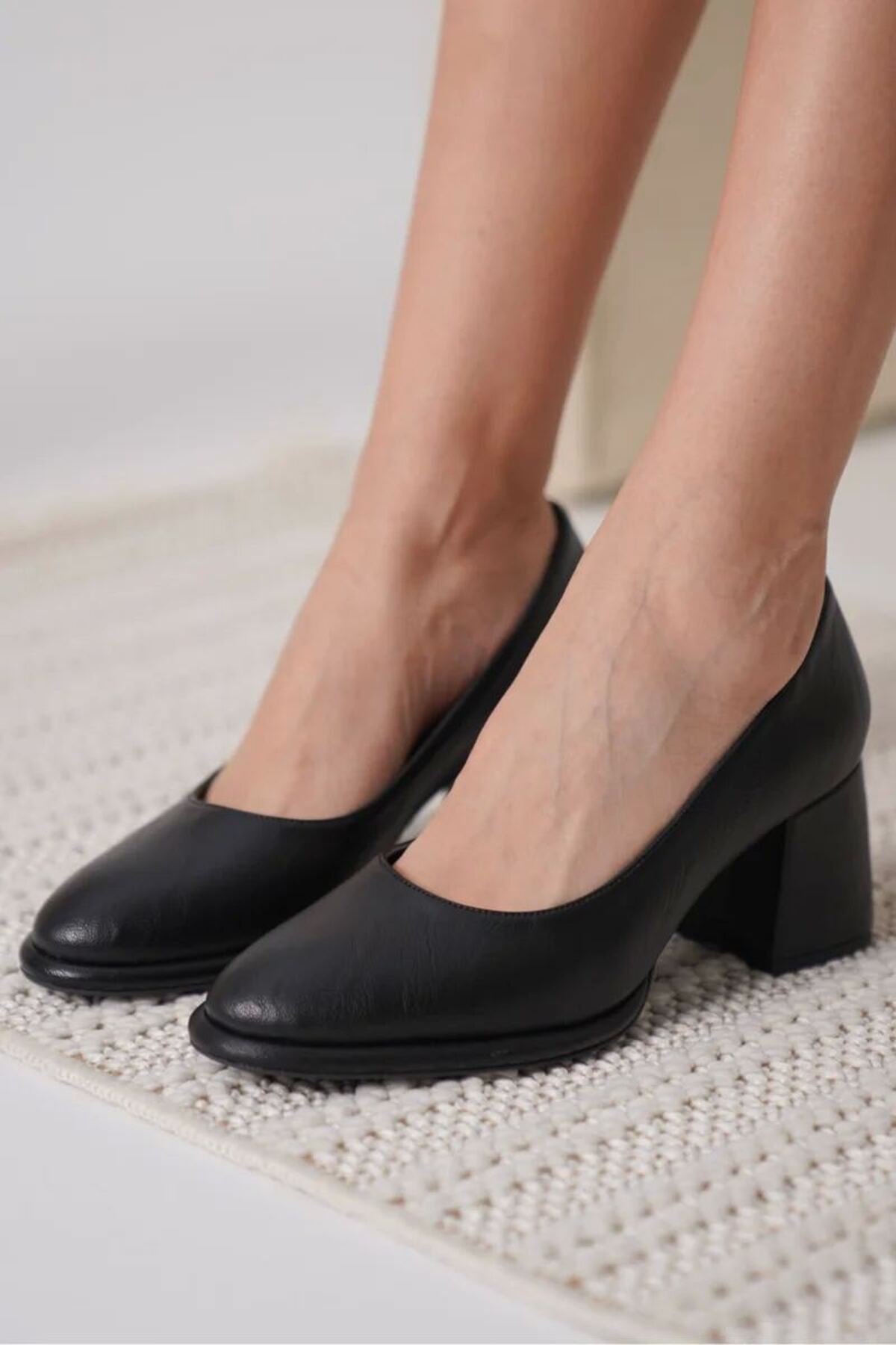 Siyah Cilt Kadın Stiletto Bağcıksız Sivri