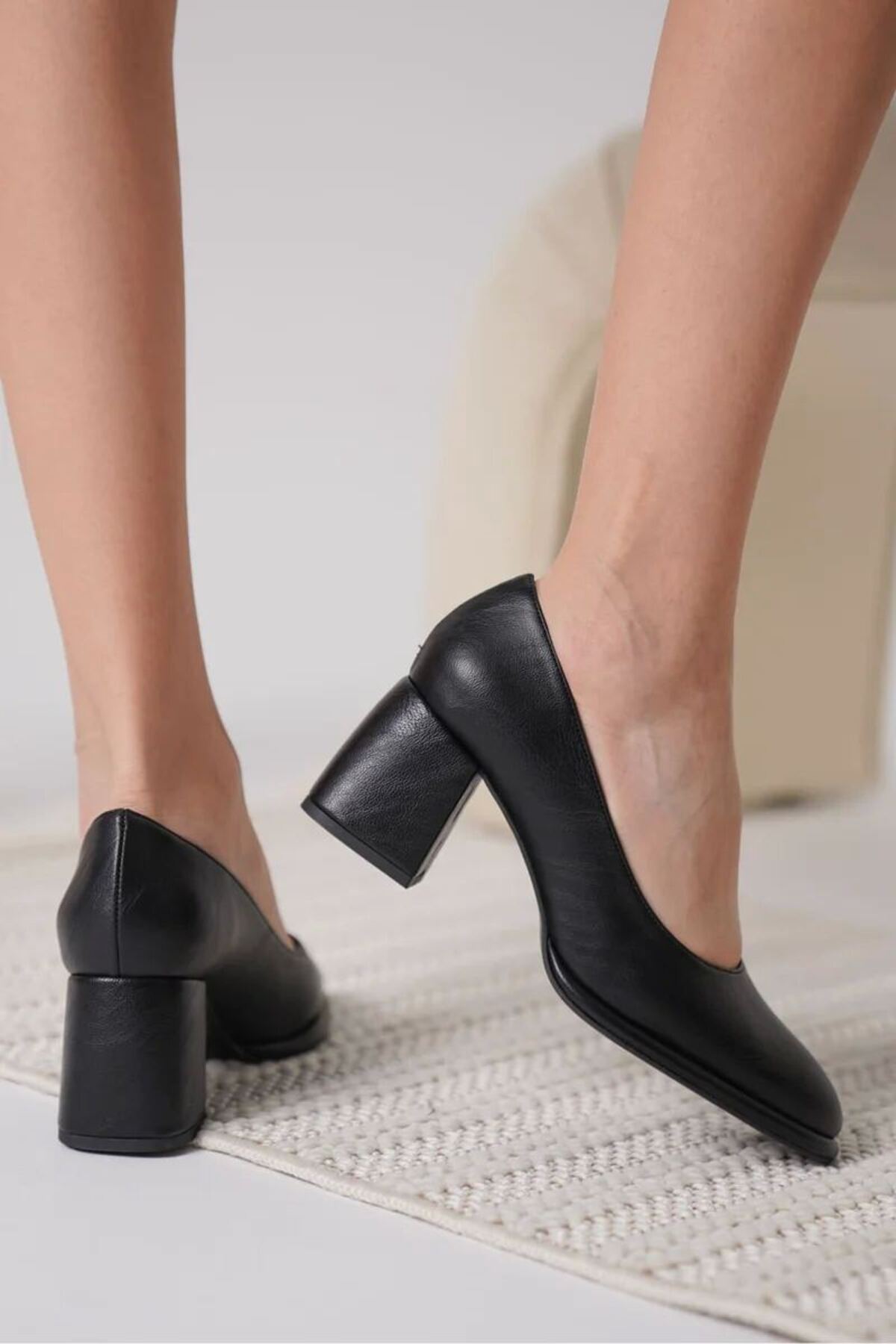 Siyah Cilt Kadın Stiletto Bağcıksız Sivri