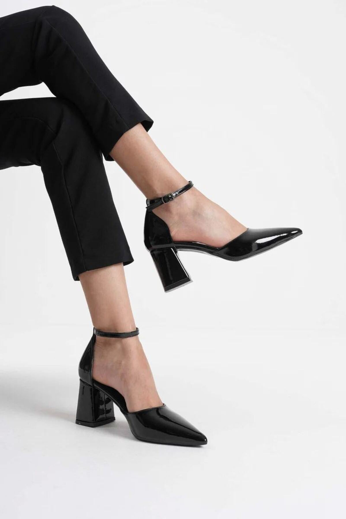 Siyah Rugan Kadın Topuklu Ayakkabı