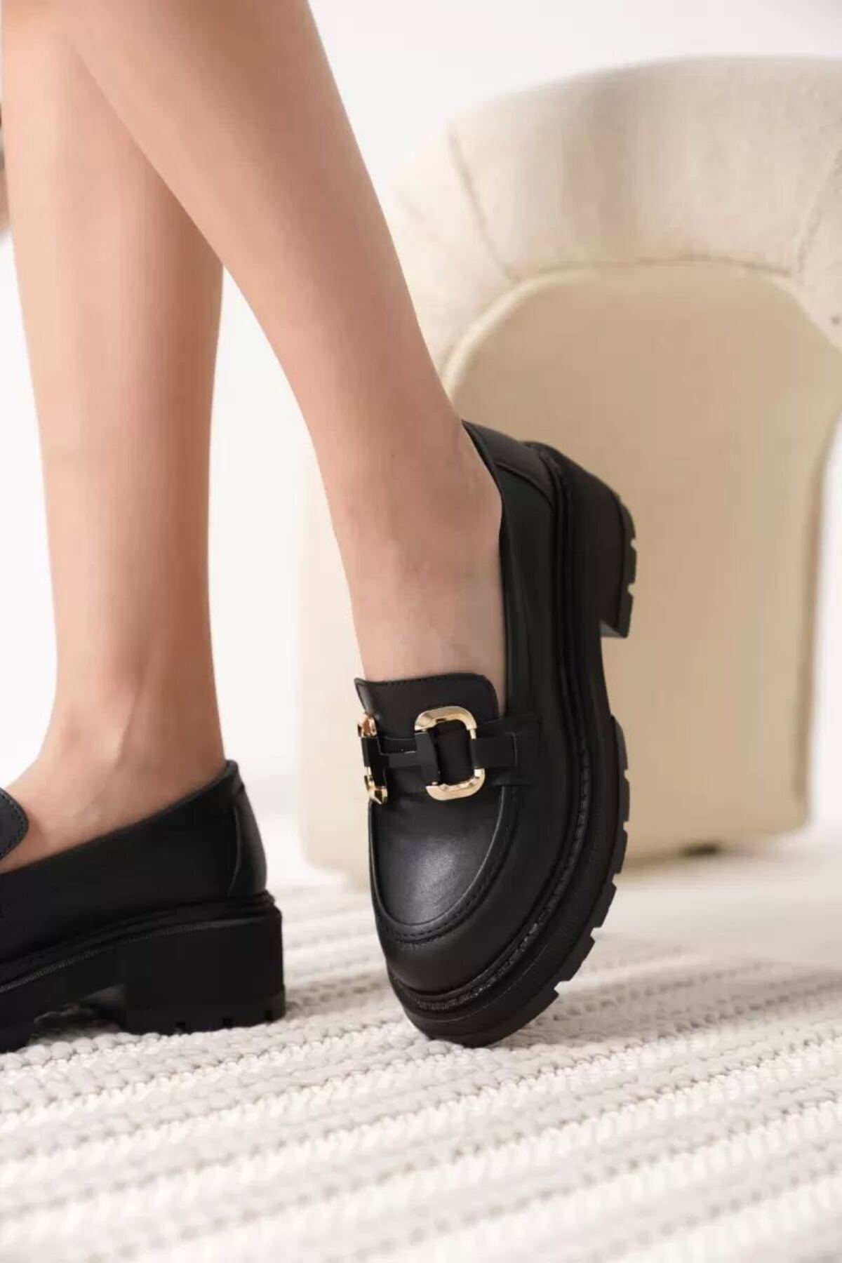 Kadın Siyah Cilt topuklu Loafer Bağcıksız