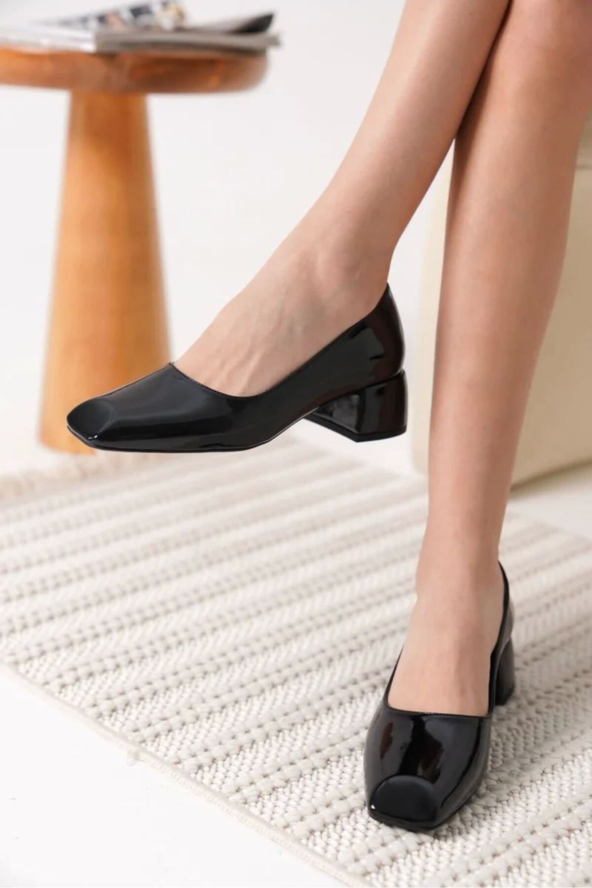 Siyah Rugan Kadın Topuklu Ayakkabı Slip-on
