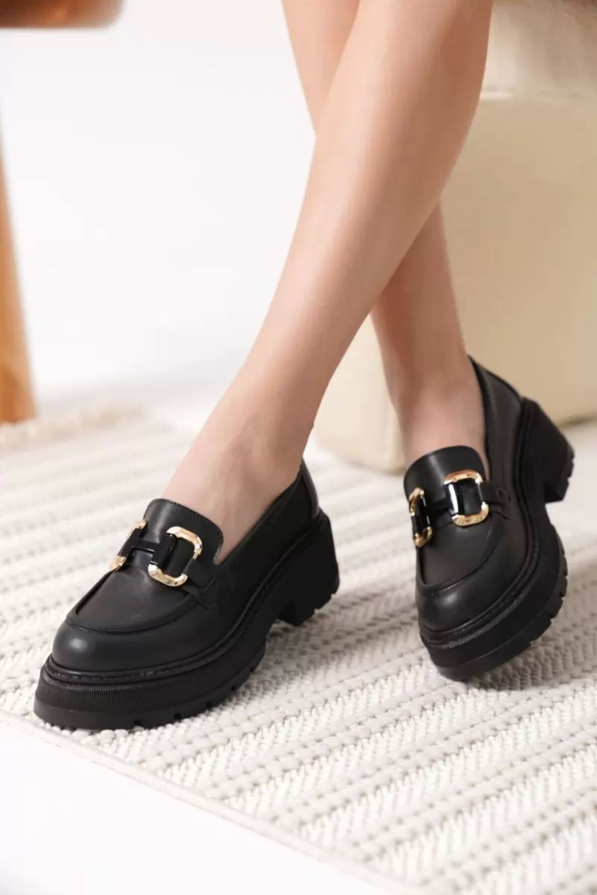 Kadın Siyah Cilt topuklu Loafer Bağcıksız