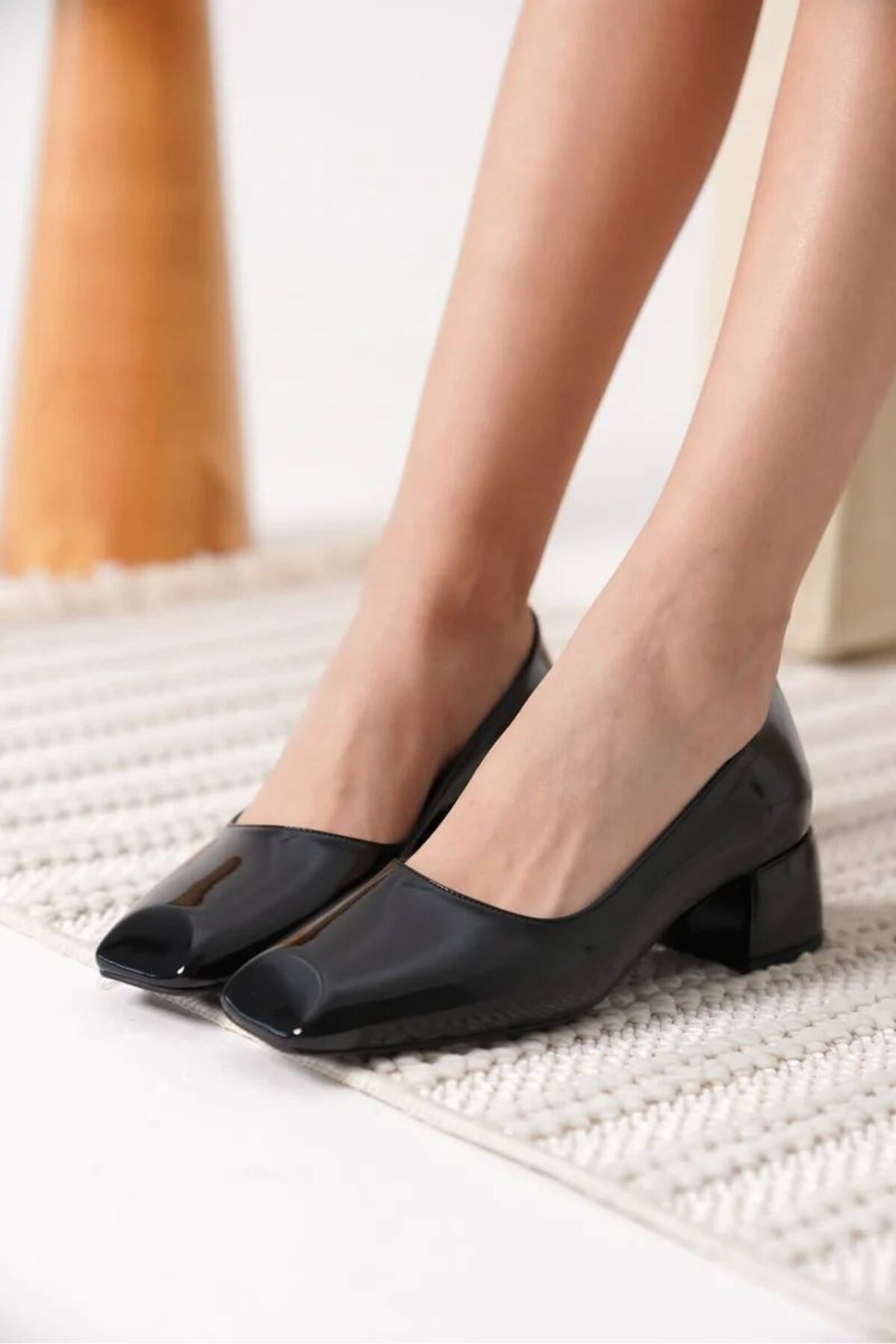 Siyah Rugan Kadın Topuklu Ayakkabı Slip-on