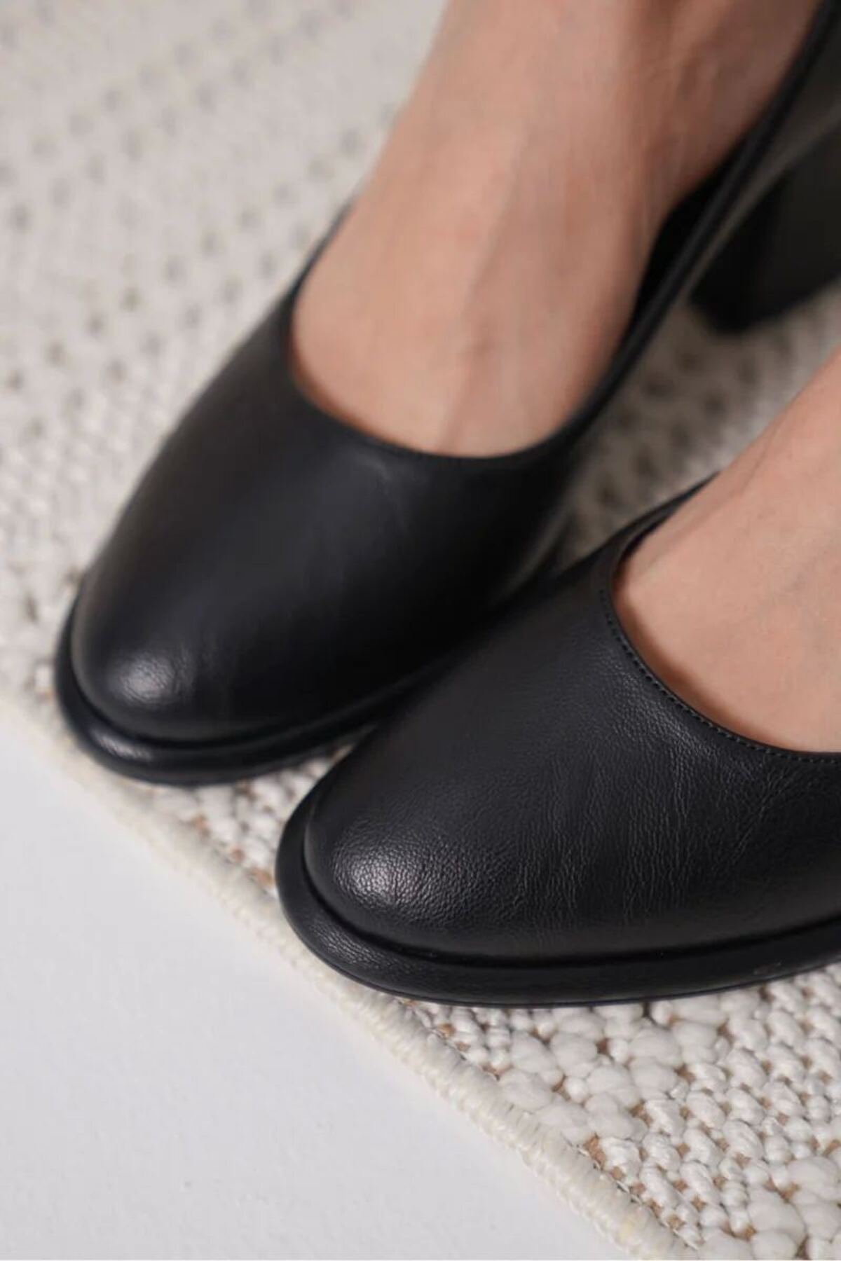Siyah Cilt Kadın Stiletto Bağcıksız Sivri