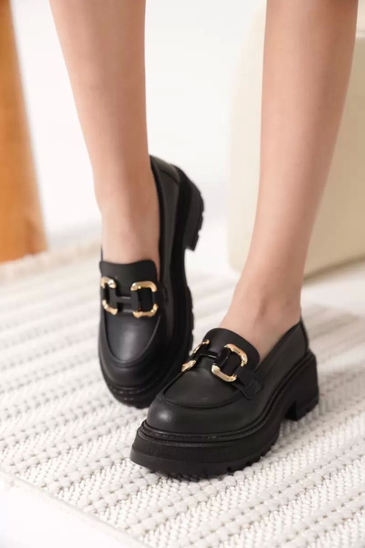 Kadın Siyah Cilt topuklu Loafer Bağcıksız
