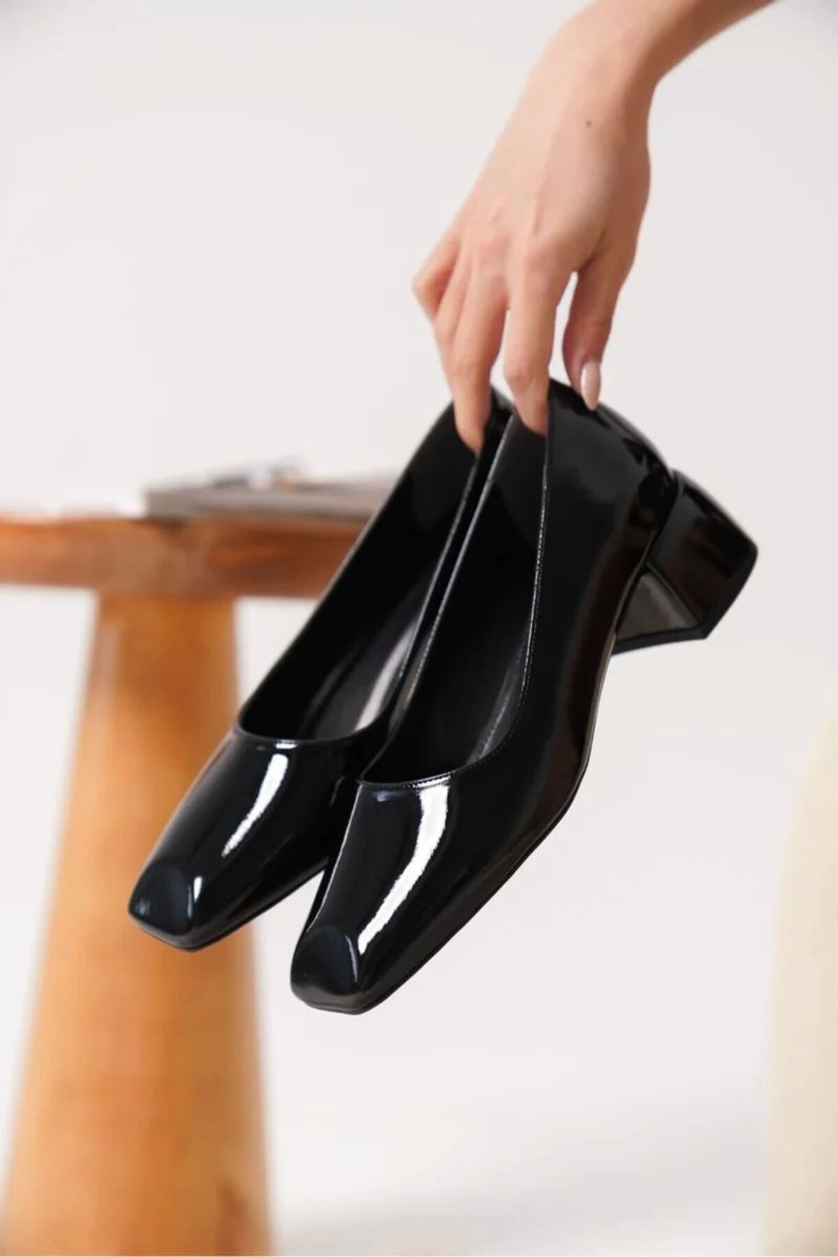 Siyah Rugan Kadın Topuklu Ayakkabı Slip-on