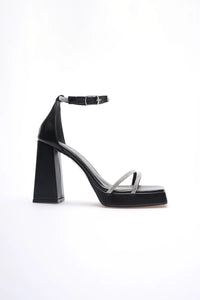 Kadın Sİyah Topuklu Sandalet TR12MY01A