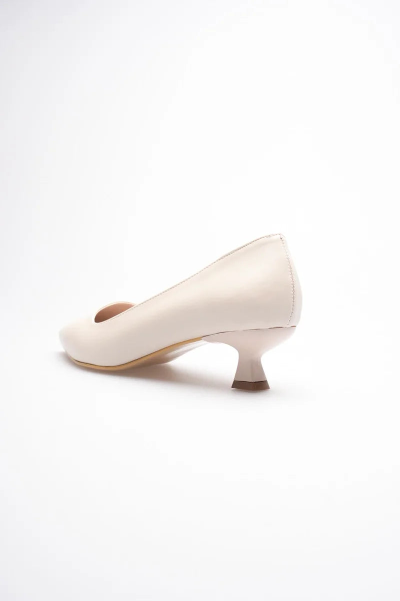 Bej Kadın Günlük Kısa Topuklu Stiletto Ayakkabı TR20MS03B