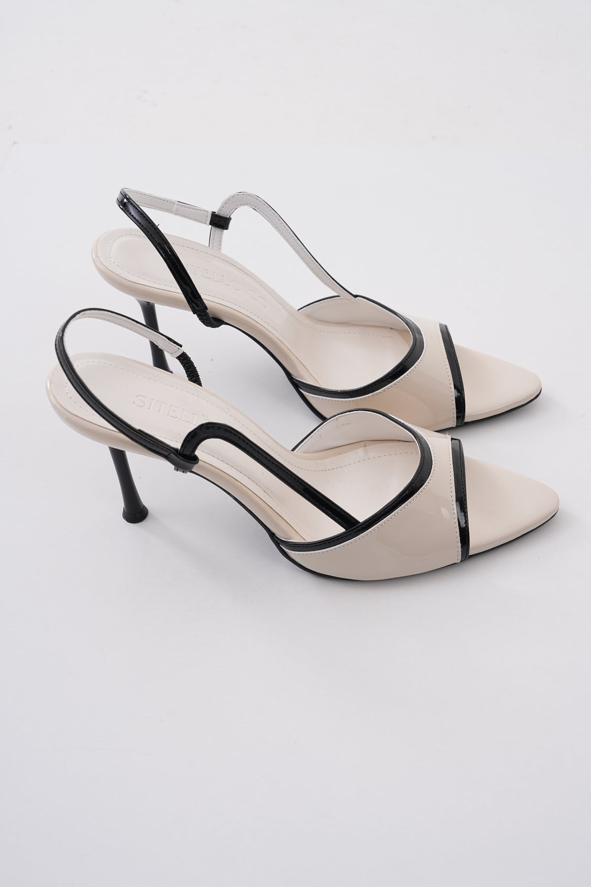Kadın Bej Siyah İki Renkli Rugan İnce Topuklu Slingback Ayakkabı ST2026168764