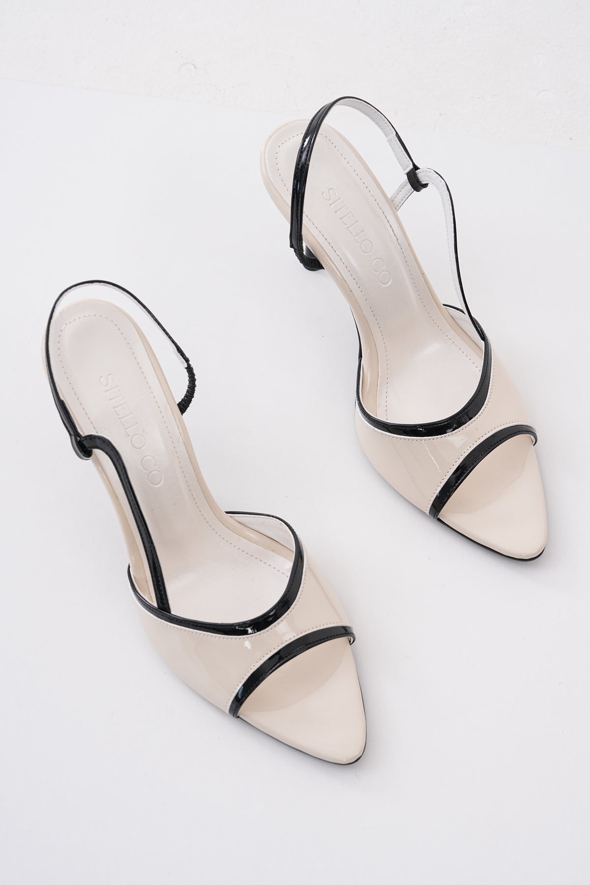 Kadın Bej Siyah İki Renkli Rugan İnce Topuklu Slingback Ayakkabı ST2026168764