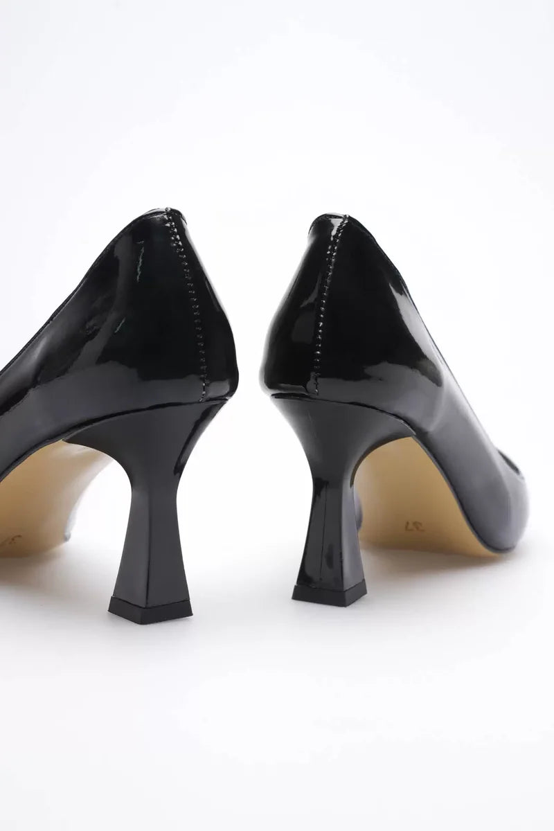 Siyah Rugan Topuklu Kadın Stiletto TR20MS02E